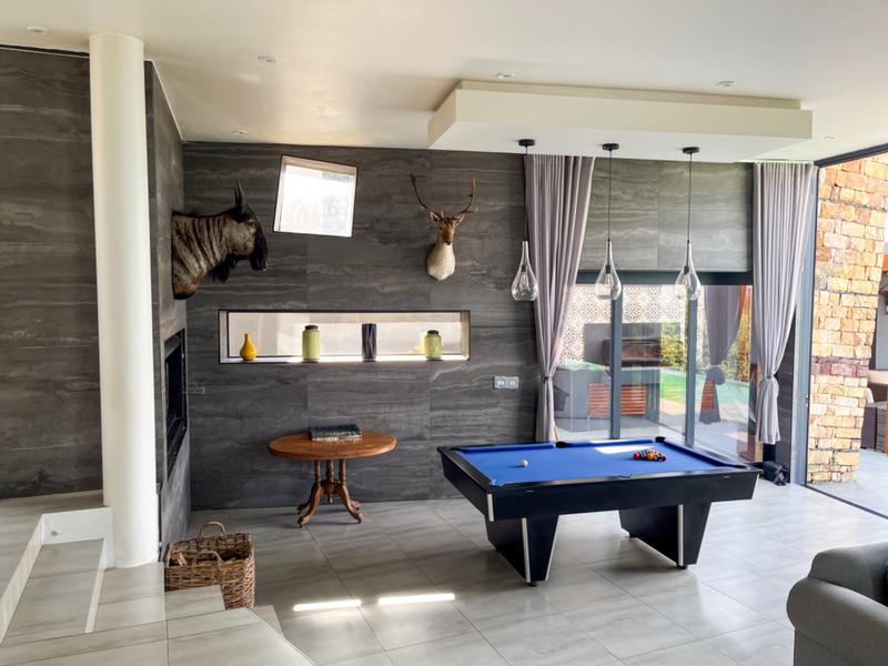 6 Bedroom Property for Sale in Hoog En Droog Western Cape